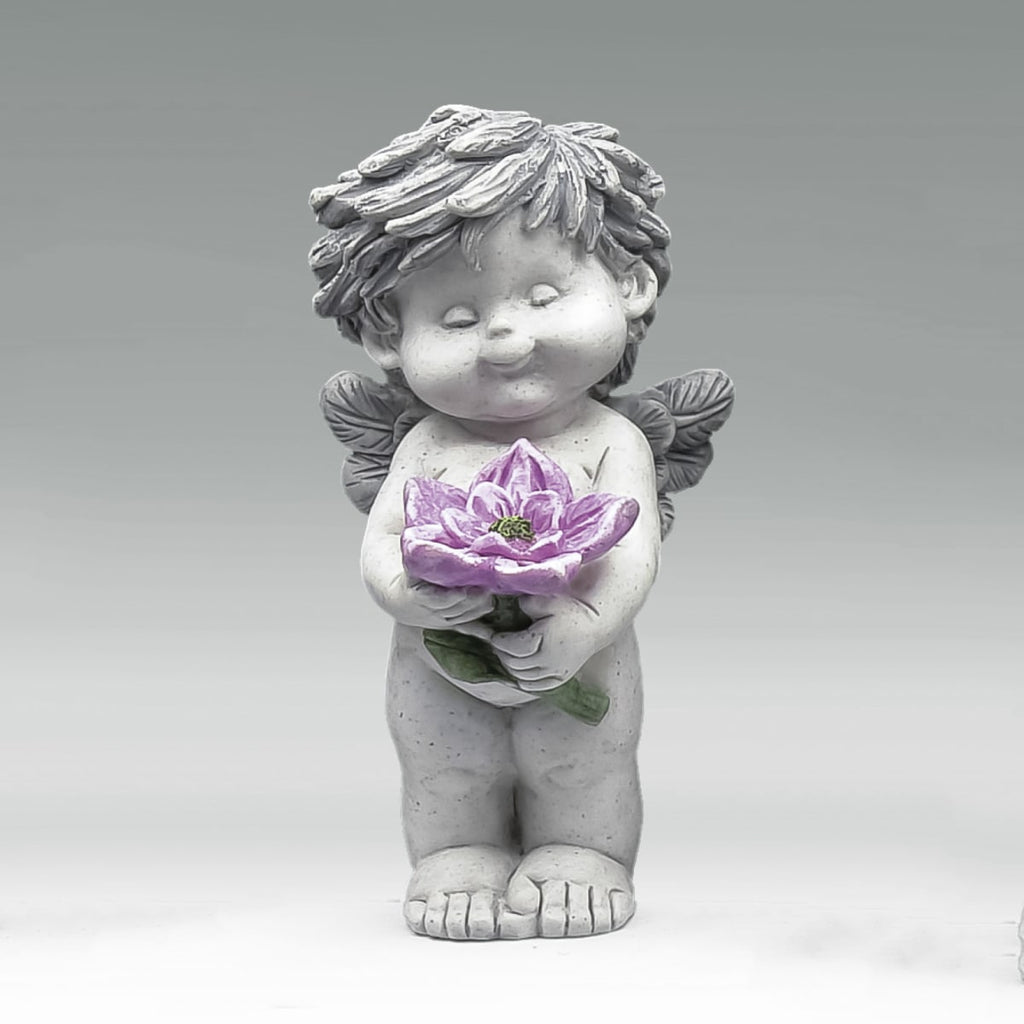 Igor mit Blume vom Beet - mit Akelei