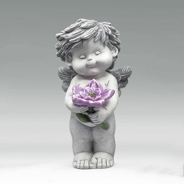 Igor mit Blume vom Beet - mit Akelei
