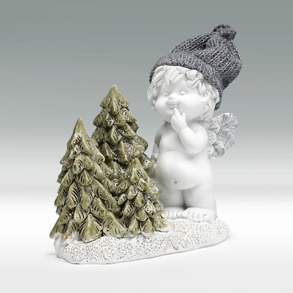 Winterengel Igor mit Christbaum - im Wald